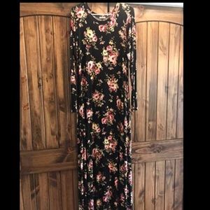Women’s black flora maxi dress